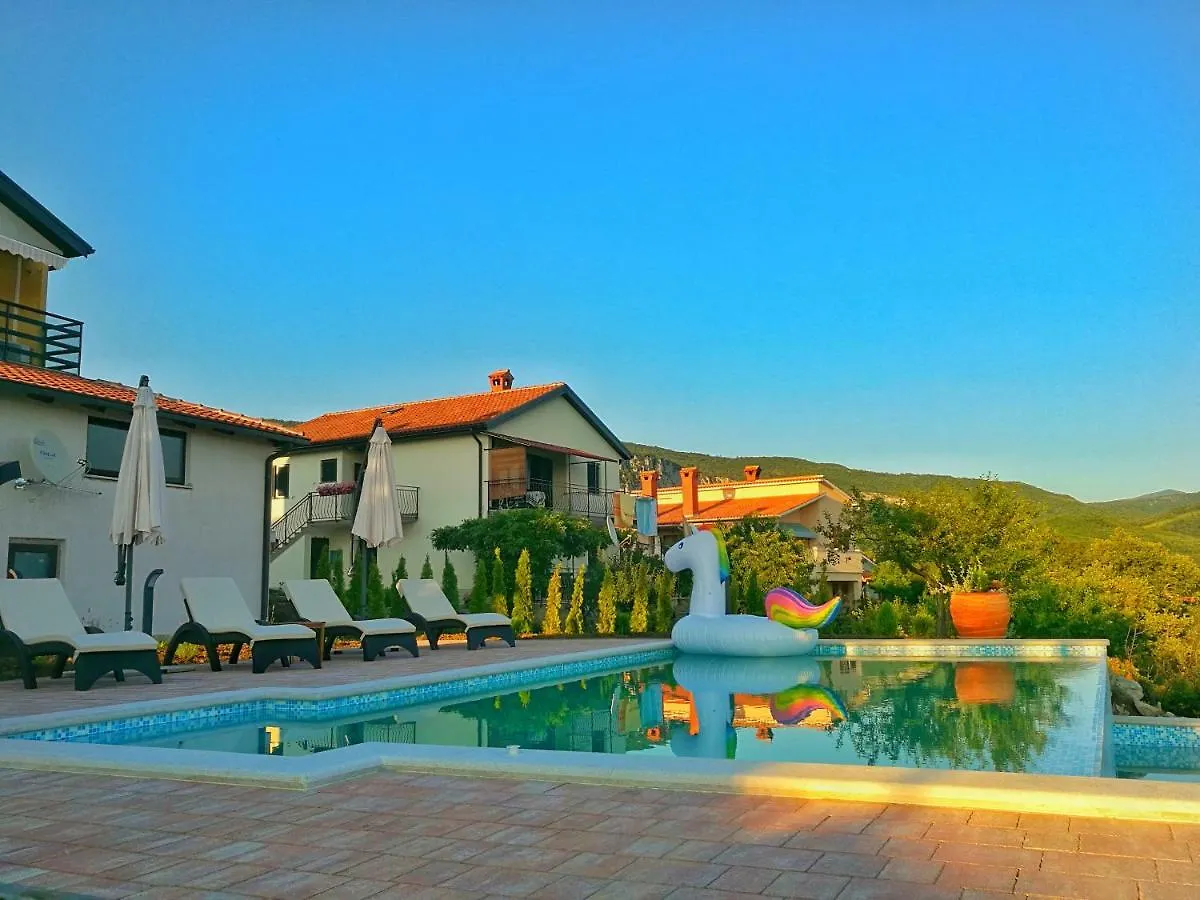 Casa de Férias Home Andrea With Infinity Salty Pool Roč